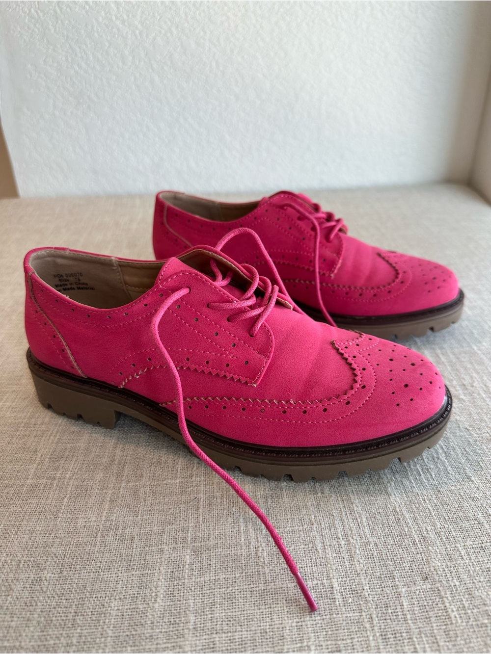 Women's Hot Pink Faux Suede Wingtip Oxford Shoes